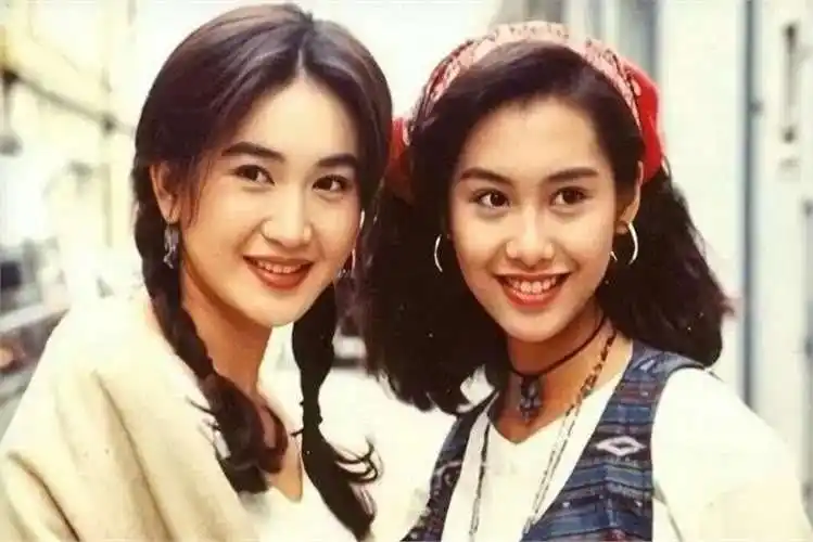小个子美女惊艳合照_小骨架女明星_身材娇小气质出众女明星