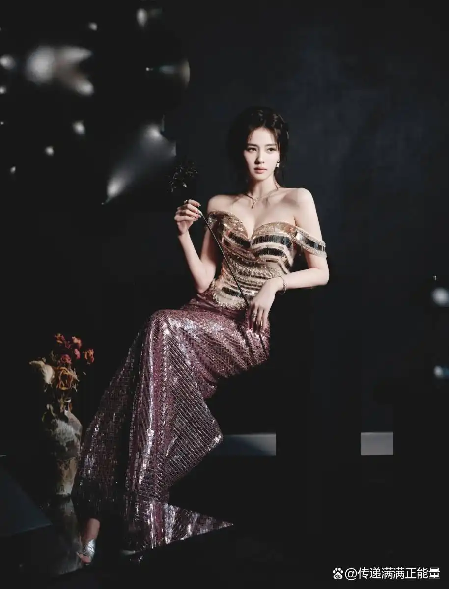 身材焦虑女明星_女明星穿抹胸_性感女明星讨论